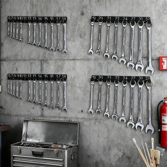 Wandhalter aus Metall mit nummerierten Plätzen für Schrauben und Schlüssel