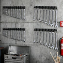 Wandhalter aus Metall mit nummerierten Plätzen für Schrauben und Schlüssel